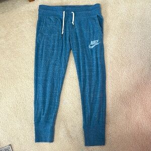 Nike joggers lightweight comfortable